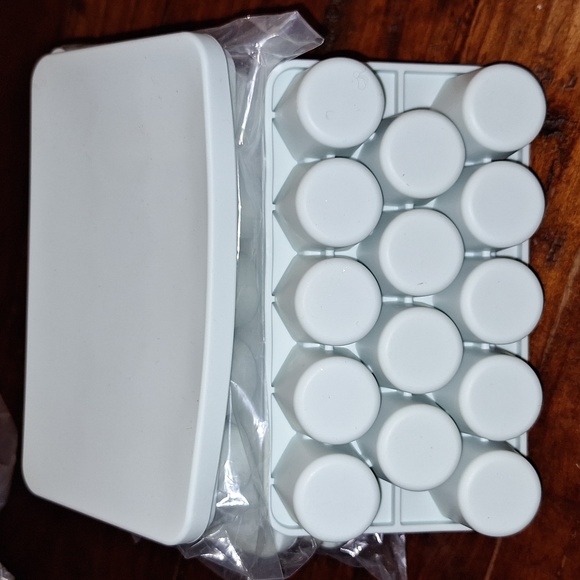 🧊 Silicone ice cube tray. Set of 2. Hexagon large cubes. With lid. Light green. - Picture 2 of 6